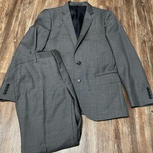 Men's Gray Suit - Classic Style